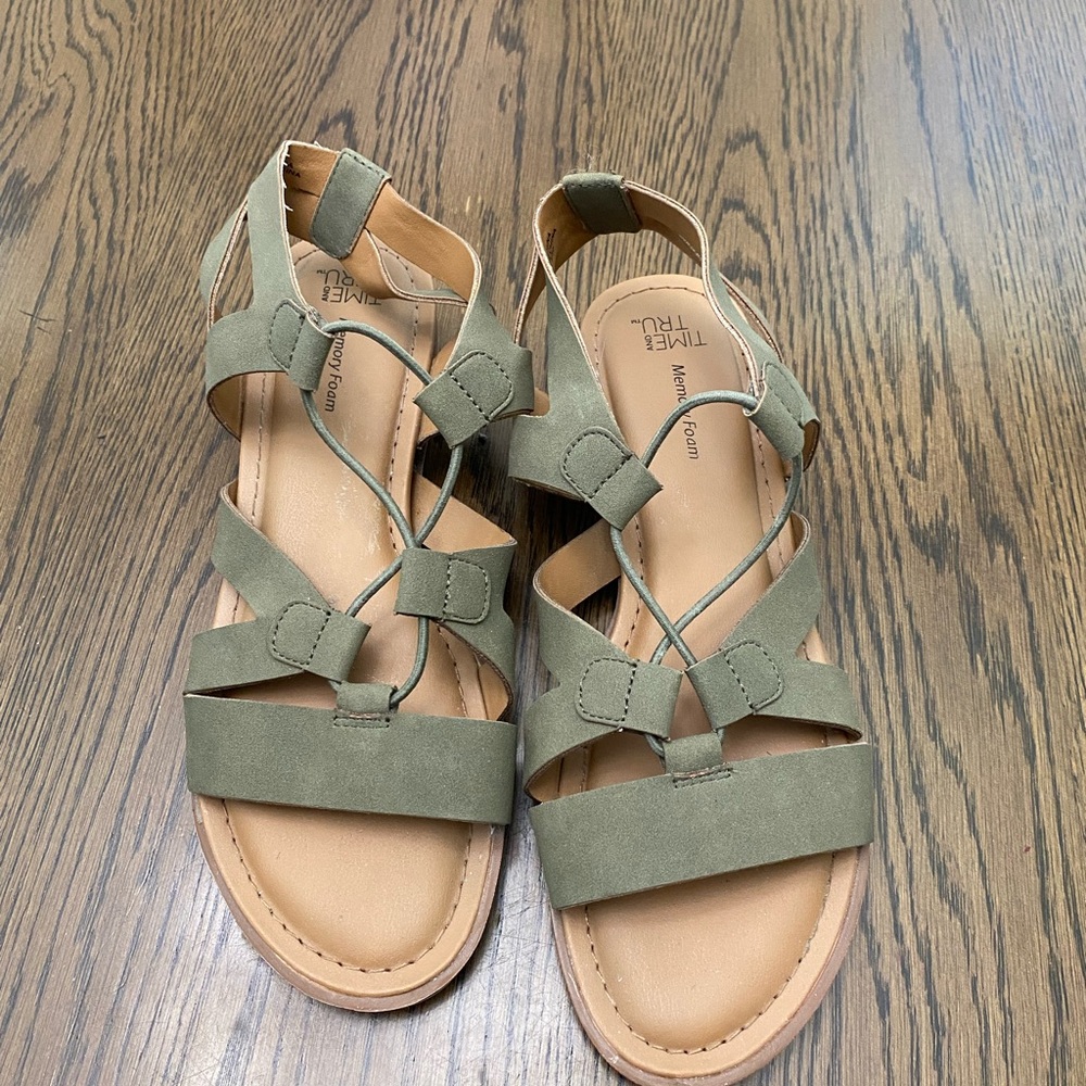 Time and Tru Women's Olive Sandals
